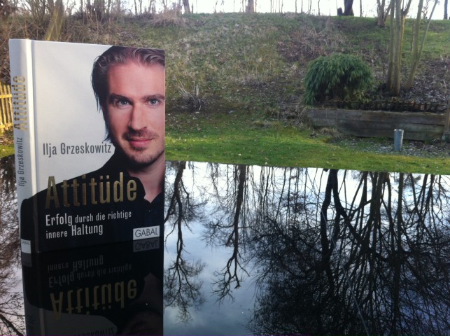 Buchtipp: “Attitüde – Erfolg durch die richtige innere Haltung” von Ilja Grzeskowitz